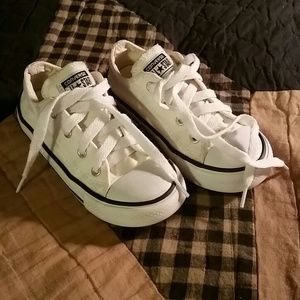 Size 9 toddler white converse